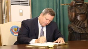 ambassadeur américain Mike Hammer