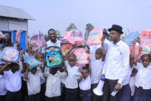 Nord-Kivu : Moïse Katumbi offre les kits scolaires à plus de 600 élèves dans le Nyiragongo