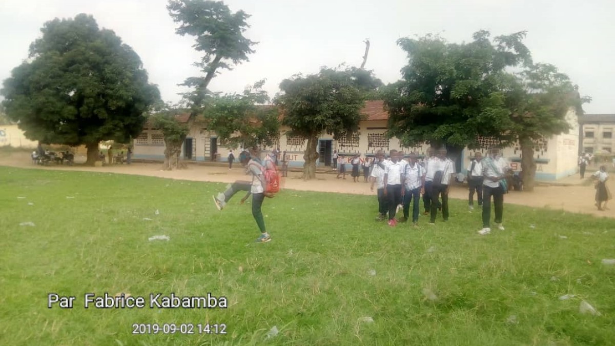 élèves c'est l'école kananga massivement