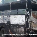 Bus Tranco brûlé par les étudiants (ISTM). L'INTERVIEW.CD/Photo Gilbert.S. MULUMBA