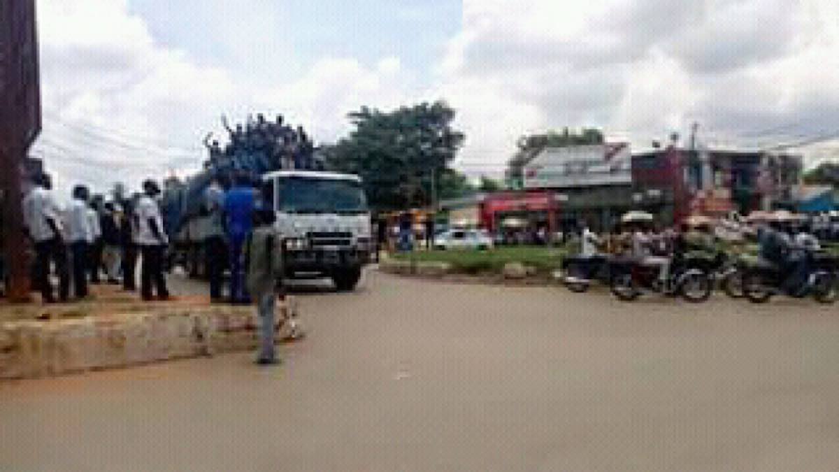 Kasaï oriental: Six camions de maïs réceptionnés par le Gouverneur Jean Maweja