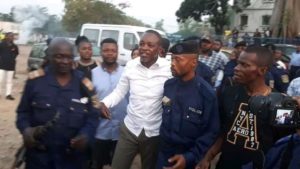 Kinshasa Mike Mukebayi reste en détention à Makala