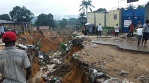 kinshasa Erosion sur la route de kimwenza