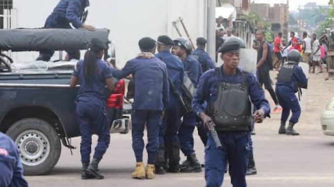 Beni: La police a arrêté au moins onze jeunes garçons dans une patrouille