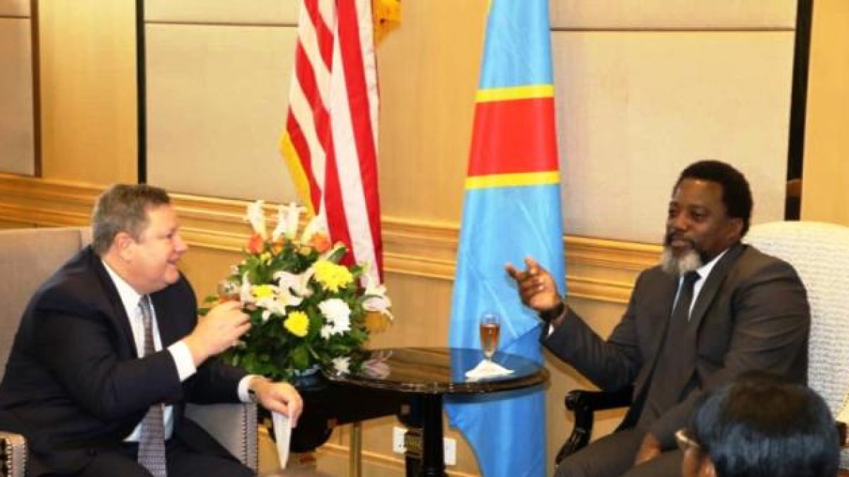 Ambassadeur-Mike-Hammer