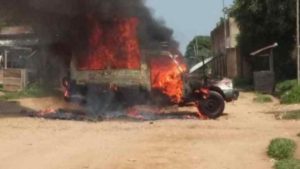 Beni des motos et médicaments incendiés