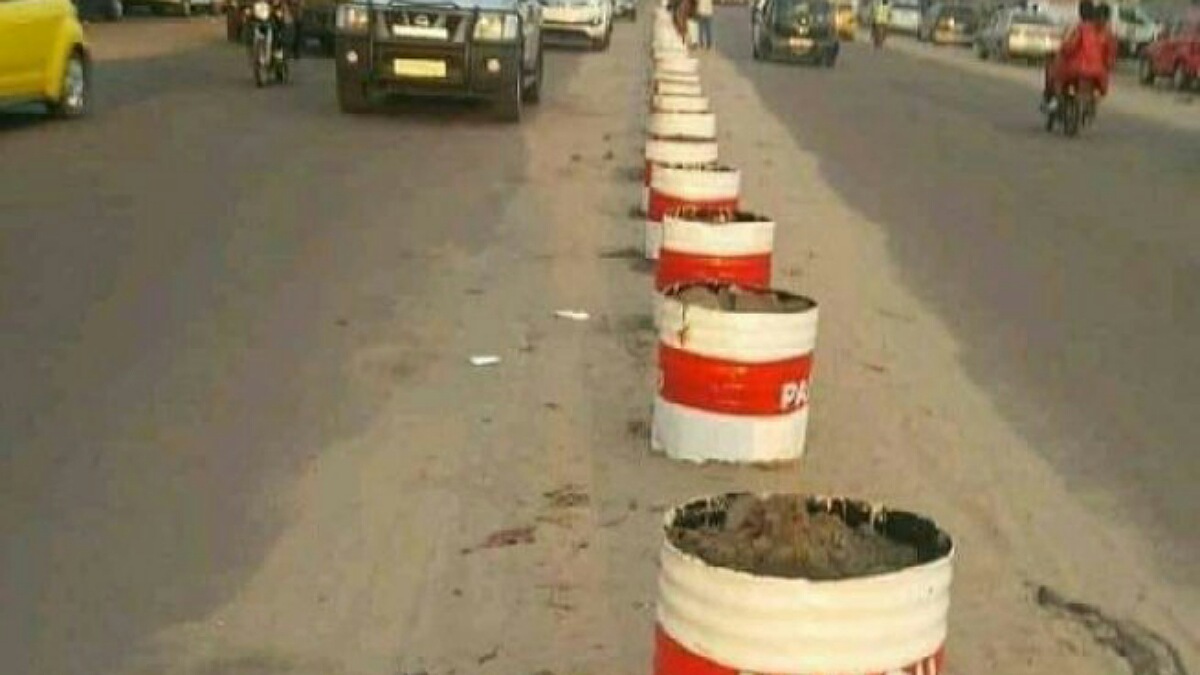 Kinshasa Gode Mpoyi offre un don des tonneaux