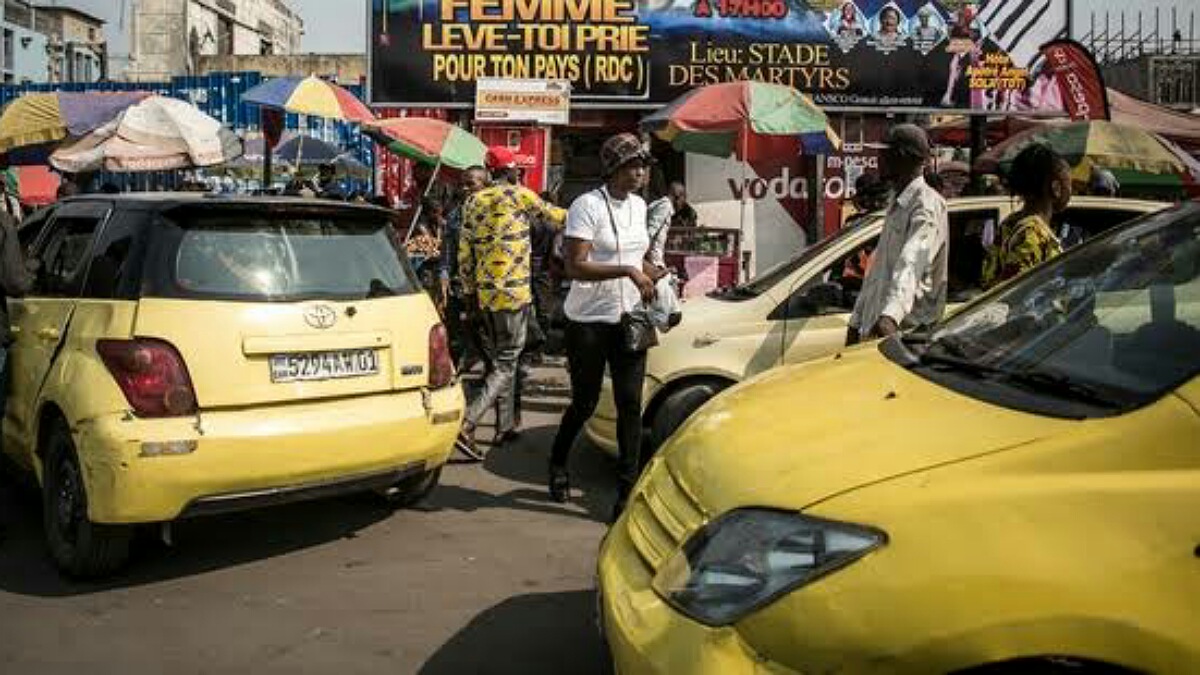 Phénomène demi-terrain à Kinshasa : un chauffeur de taxi tabassé par la population à Masina