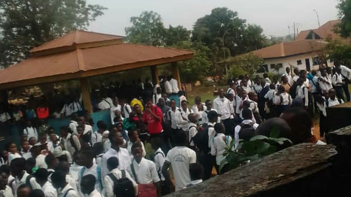 Beni grève des enseignants les élèves observent un sit-in