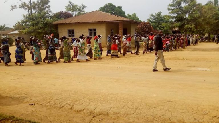 Beni : les femmes d'Oïcha dans la rue