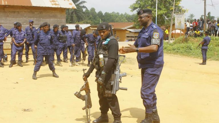 Van Kasongo renforce le moral des policiers déployés à Eringerti