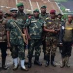 le Gén autoproclamé Machango Tabangeshe du groupe rebelle Raïa Mutomboki se rend à l'armée