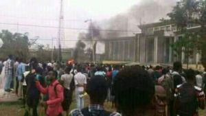 vive tension à l'UNIKIN