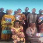 écolière fille à l'école