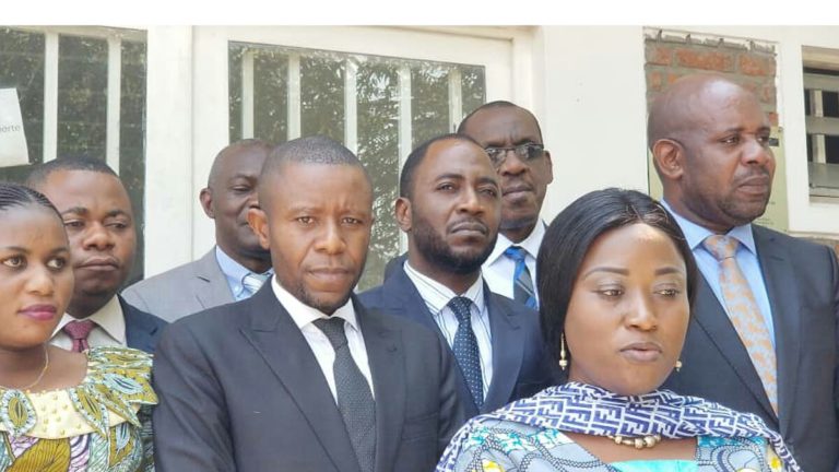 Carly Nzanzu Kasivita était dans une séance de travail