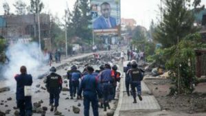 Goma De gaz lacrymogènes pour disperser la manifestation anti-Festval amani
