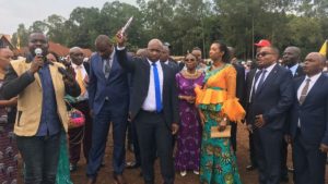 J. Mabunda remet 10 mille dollars à la jeunesse de Panzi