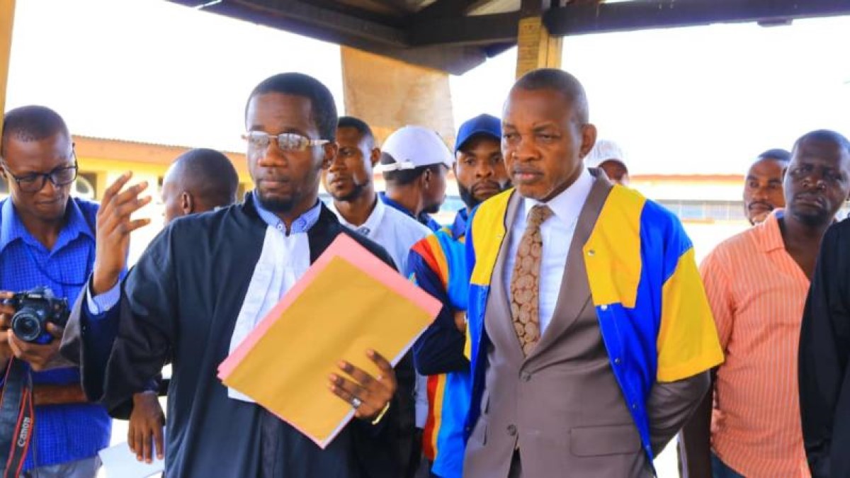 Kinshasa : Mike Mukebayi devrait encore rester en prison faute d’une décision de la Cour d’appel de la Gombe