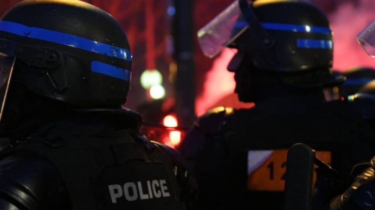 Police France combatant