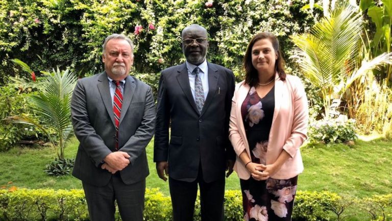 TTunda Kasende Peter J Ainsworth en RDC