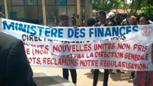 les agents de la DGI non payés en sit-in