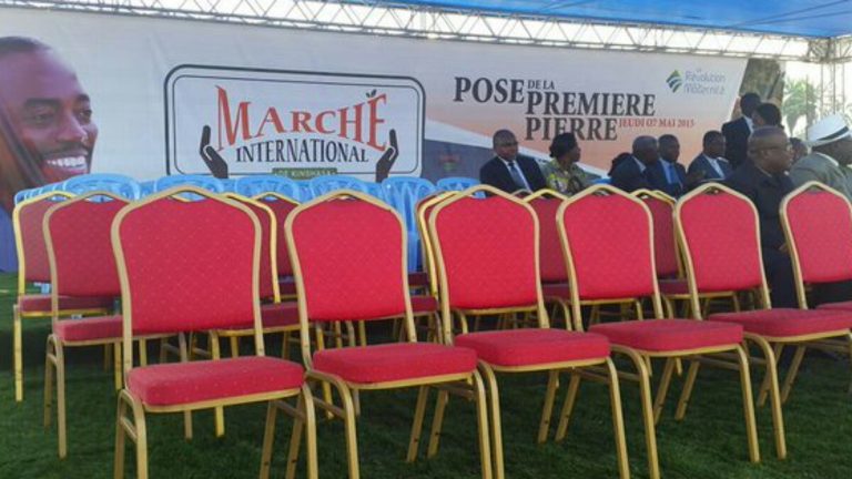 marché international dans la commune de Maluku