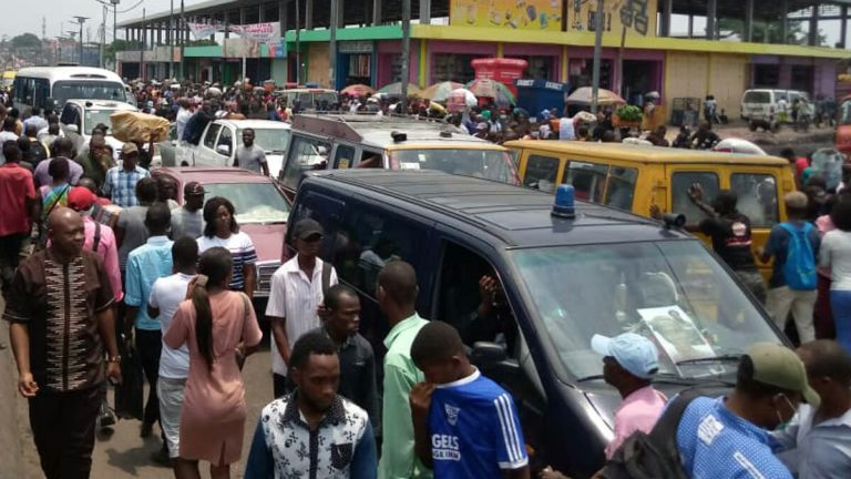 COVID-19 lors des obsèques : de la morgue au cimetière,
