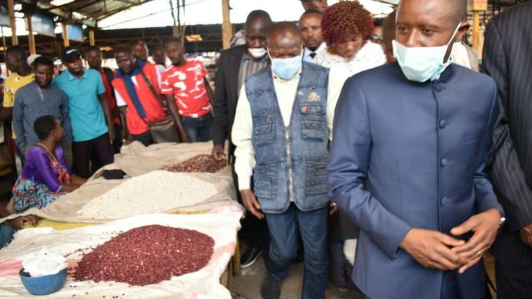 Le gouverneur Carly Nzanzu contre la hausse des prix de denrées alimentaires