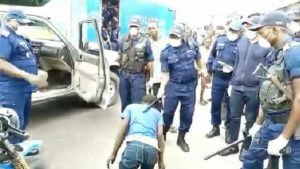 Général Kasongo une descende sur le terrain pour faire respecter aux chauffeurs les mesures prises contre le COVID-19.