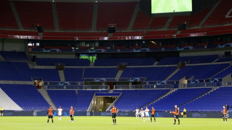 Le-Groupama-Stadium-triste-coquille-vide