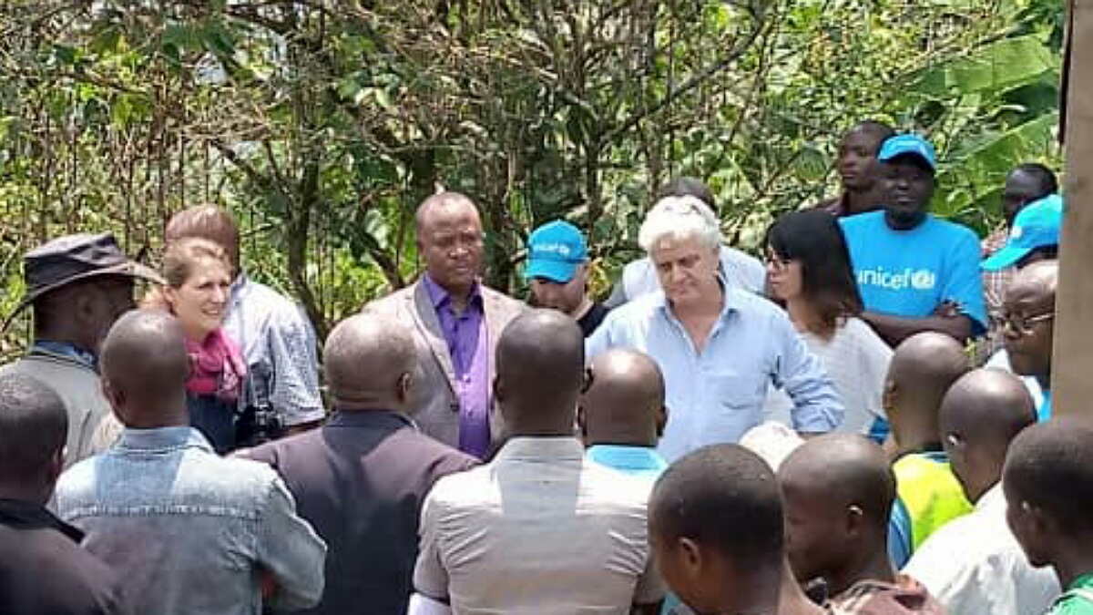 le médecin chef de zone de santé de Katana présente les problèmes de l’aire de santé de Mushweshwe à l’UNICEF