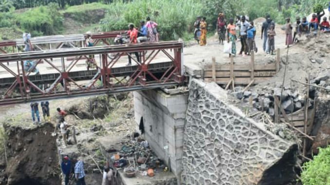 un pont de communication entre les Nord et Sud Kivu en délabrement un pont de communication entre les Nord et Sud Kivu en délabrement