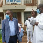 théo Ngwabidje et le Dr Denis Mukwege visite de l'hôpital de Panzi