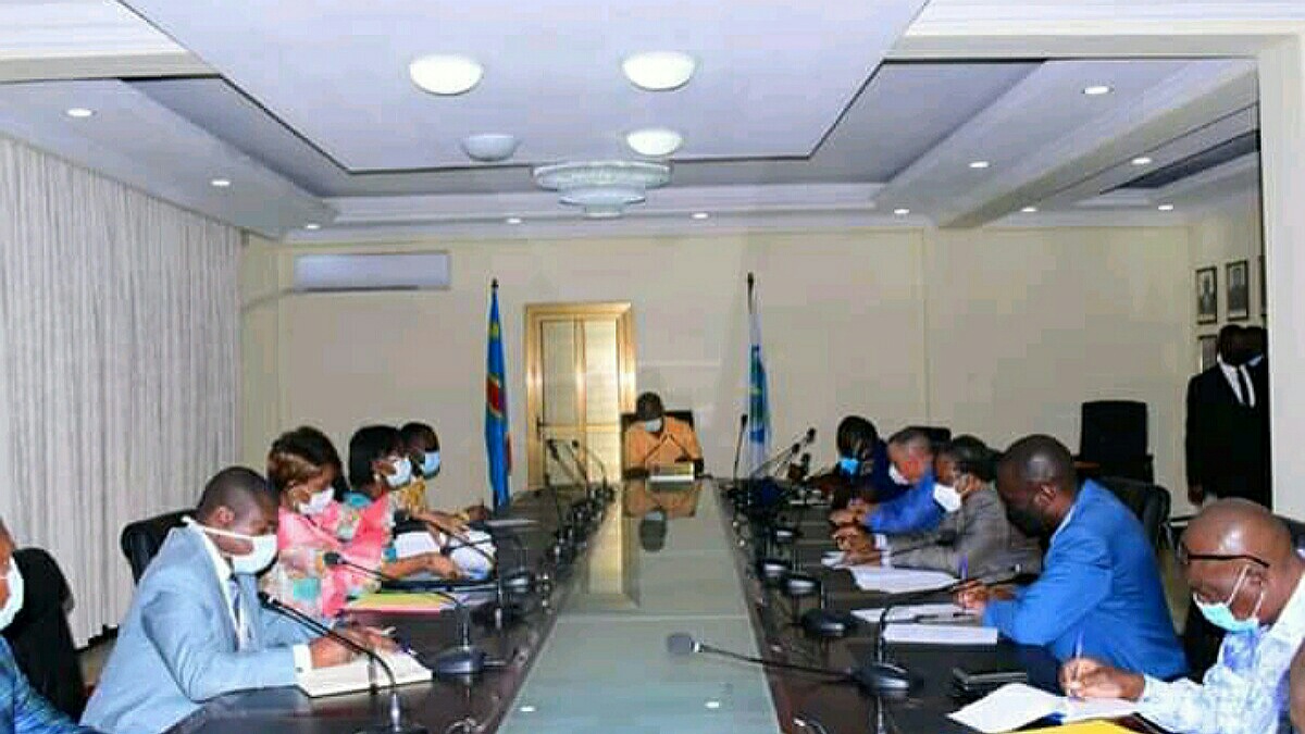 Reunion Quelques mesures de l'hôtel de ville attendues