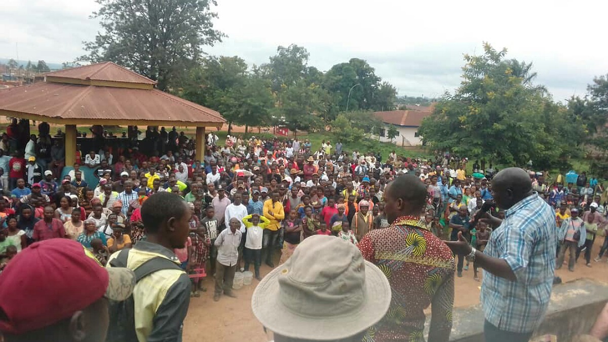 Beni : Présentation des 26 otages libérés par les ADF