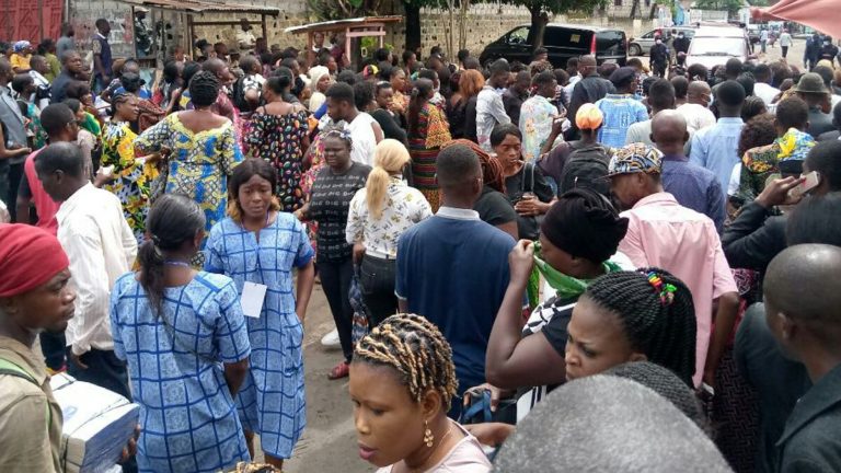 interdiction toute organisation des deuils et funérailles dans les salles et résidences familiales