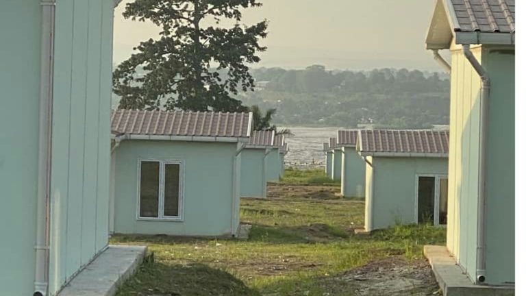 maisons préfabriquées au camp colonel Tshatshi.