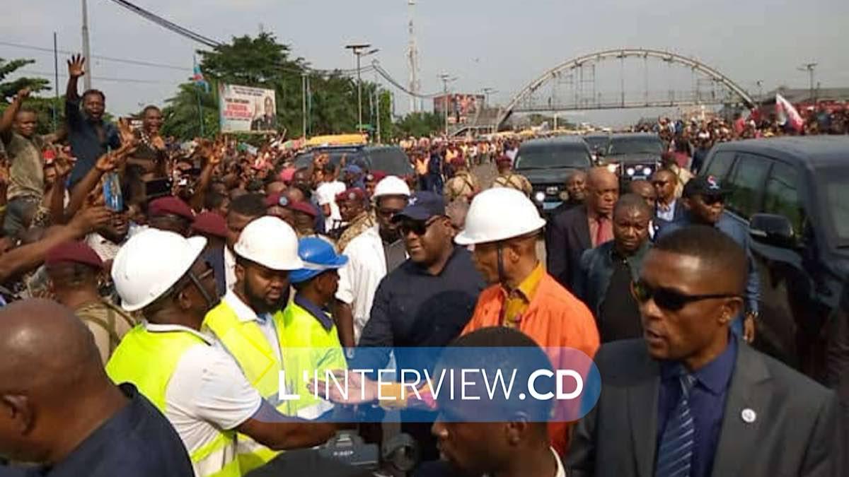 Félix Tshisekedi salue la foule