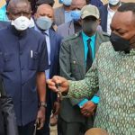 le ministre Eteni Longondo a remis des motos au gouverneur Matubuana