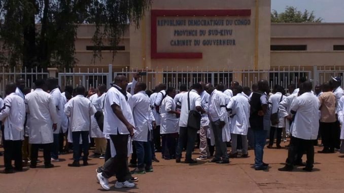 Sud-Kivu : Les infirmiers réclament le paiement de leurs salaires Sud-Kivu : Les infirmiers réclament le paiement de leurs salaires