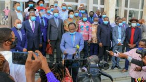 présidents des groupes parlementaires et des commissions)