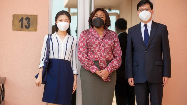 Denise Nyakeru Ambassadeur de Chine