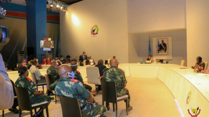 Le ministre Ngoy Mukena entendu par par la commission de la Défense