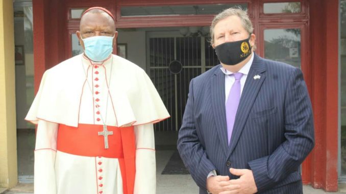 le Cardinal Fridolin Ambongo et Mike hammer