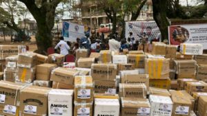 Uvira : Olive Lembe a offert aux sinistrés 4 tonnes des médicaments