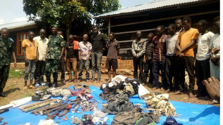 Beni : l'armée présente près de 30 combattants rebelles capturés