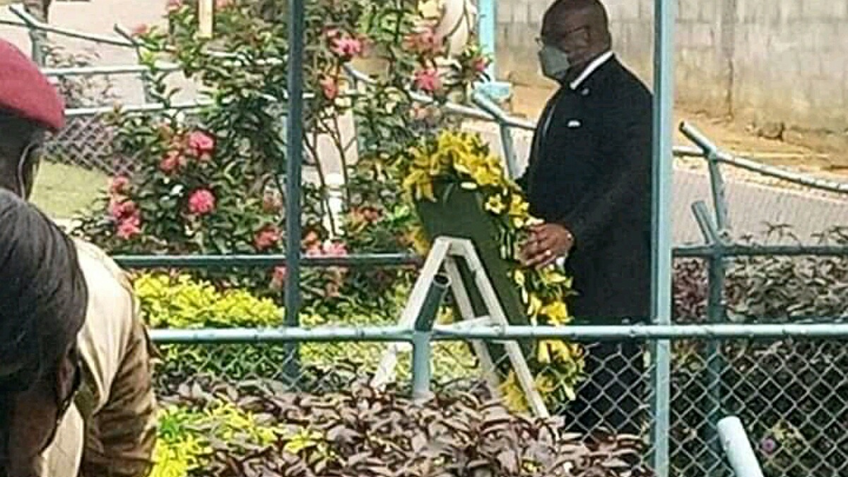 shisekedi s'incline sur la dépouille mortelle de Luzi Gizenga