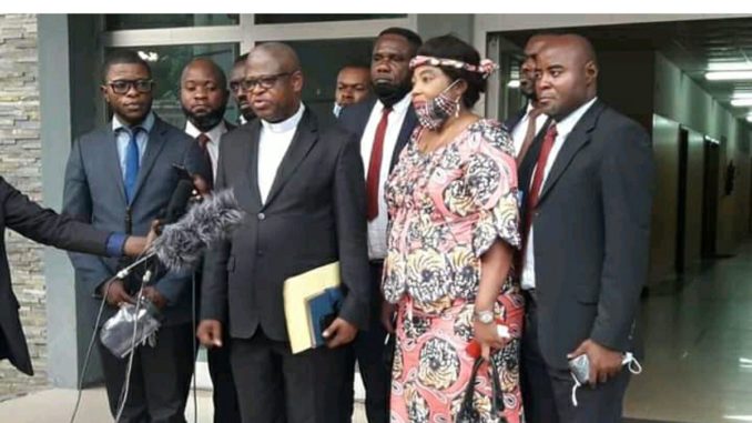 les communicateurs de Lamuka ont échangé avec l'abbé Nshole les communicateurs de Lamuka ont échangé avec l'abbé Nshole