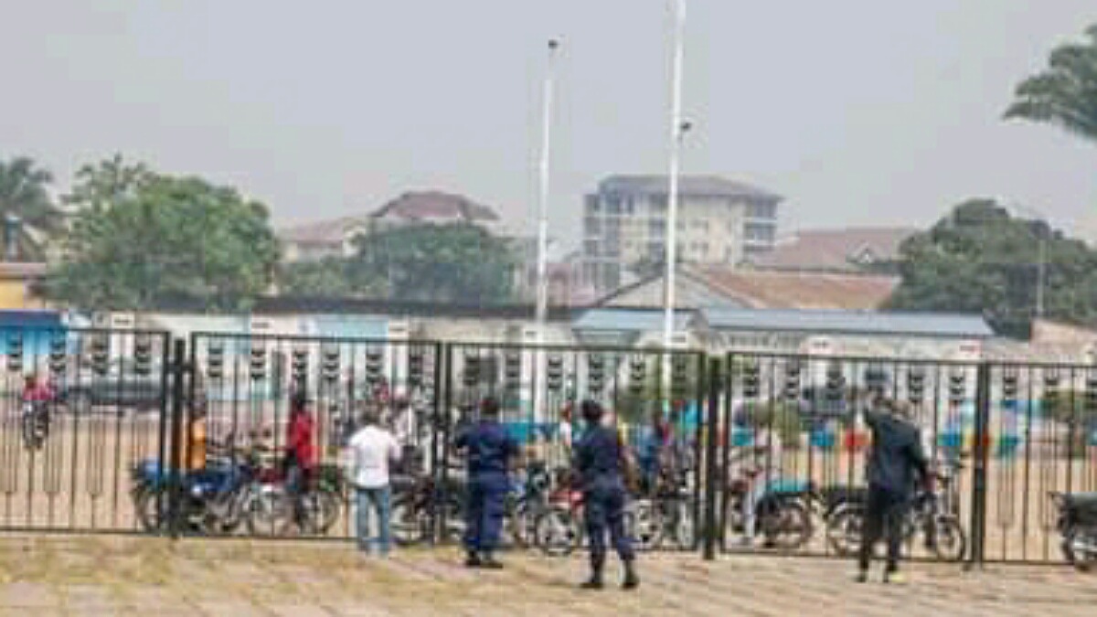 Réformes judiciaires en RDC : Quelques  conducteurs motos supposés de l’UDPS manifestent devant le palais du peuple à Kinshasa