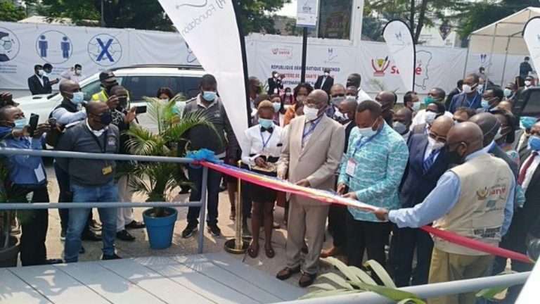 e ministre de la santé inaugure la clinique mobile à Kinshasa